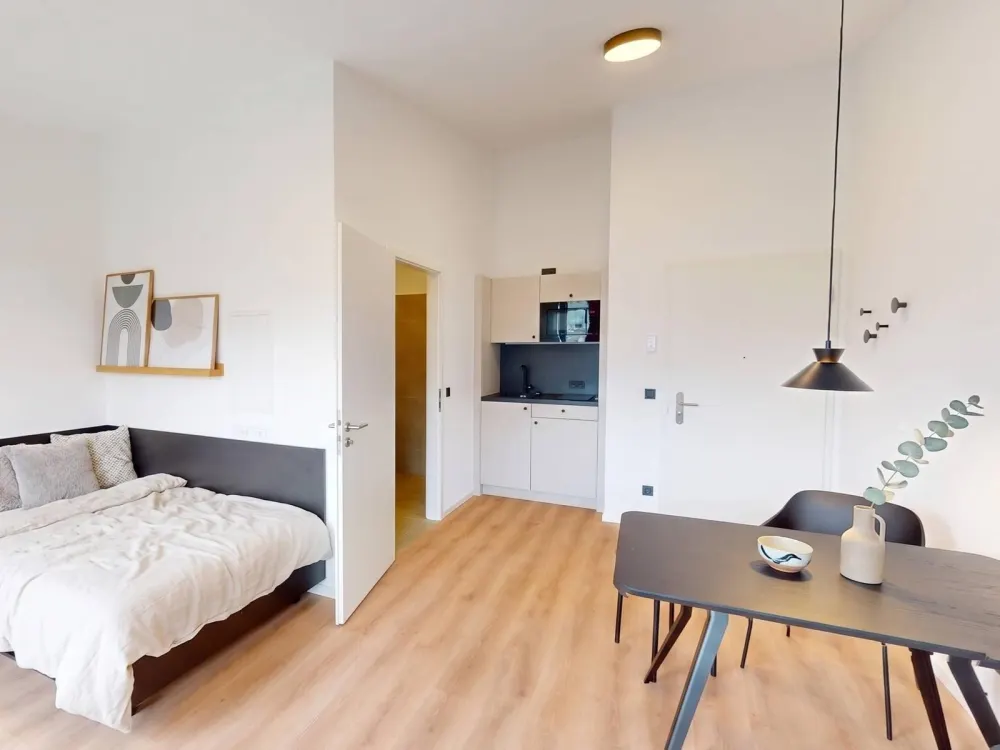 Modernster Wohnkomfort: Ihr neues Single-Apartment mit geschmackvoller Möblierung, EBK und BALKON direkt an der Spree