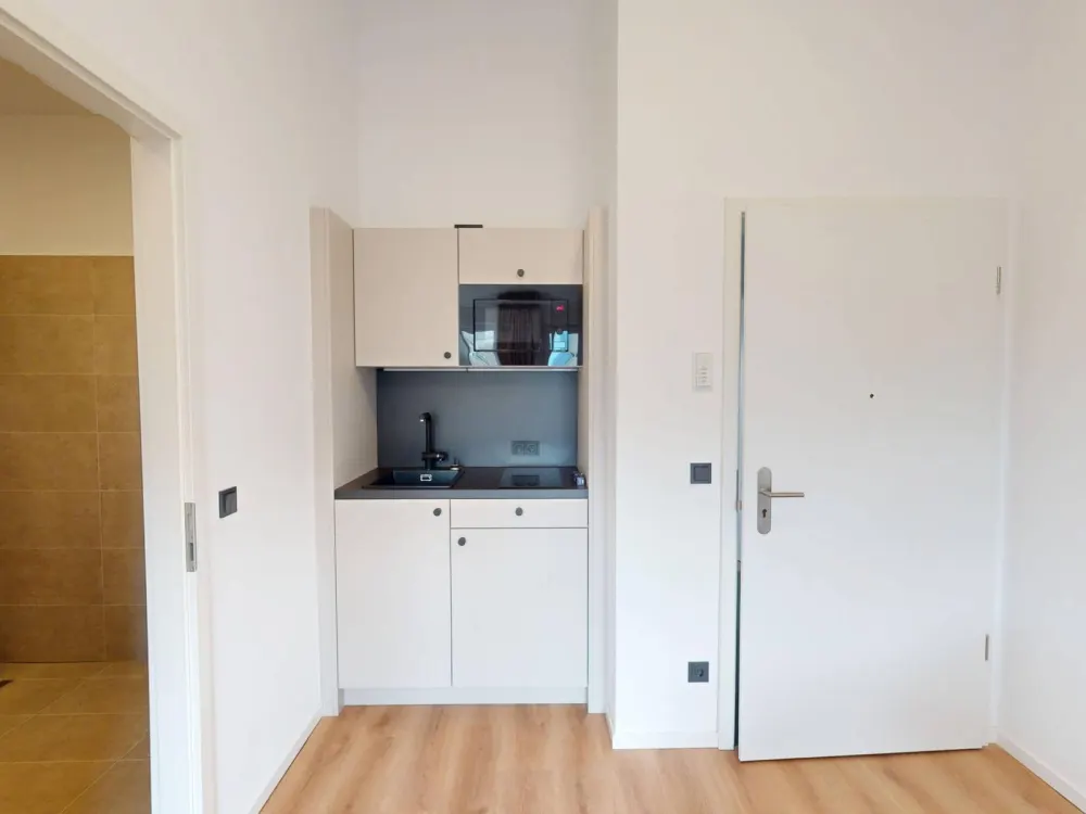Modernster Wohnkomfort: Ihr neues Single-Apartment mit geschmackvoller Möblierung, EBK und BALKON direkt an der Spree