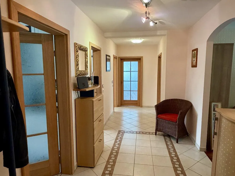 Möblierte 3‑Zimmer‑Wohnung mit Garten in Moosach