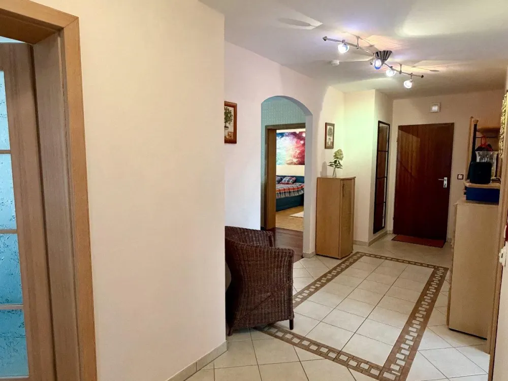 Möblierte 3‑Zimmer‑Wohnung mit Garten in Moosach