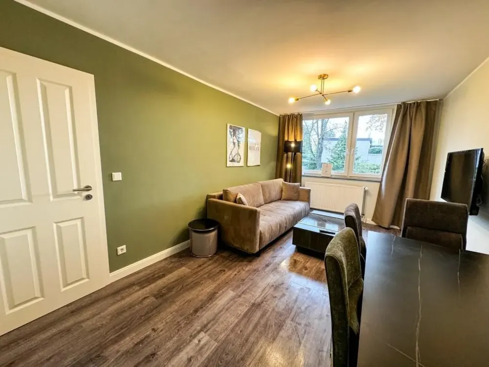 Fully Furnished 2 1/2 Room Apartment with High-Speed Internet