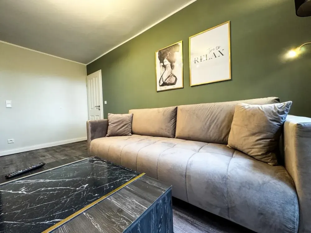 Fully Furnished 2 1/2 Room Apartment with High-Speed Internet