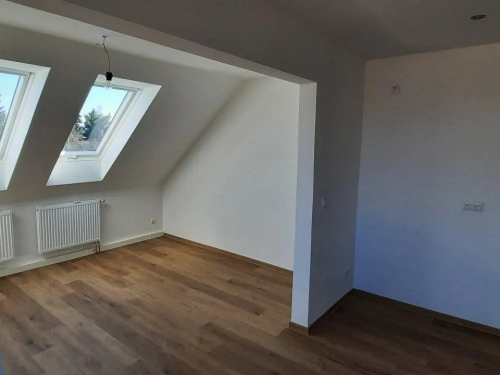 - Erstbezug - Komplett neu modernisierte Dachgeschosswohnung