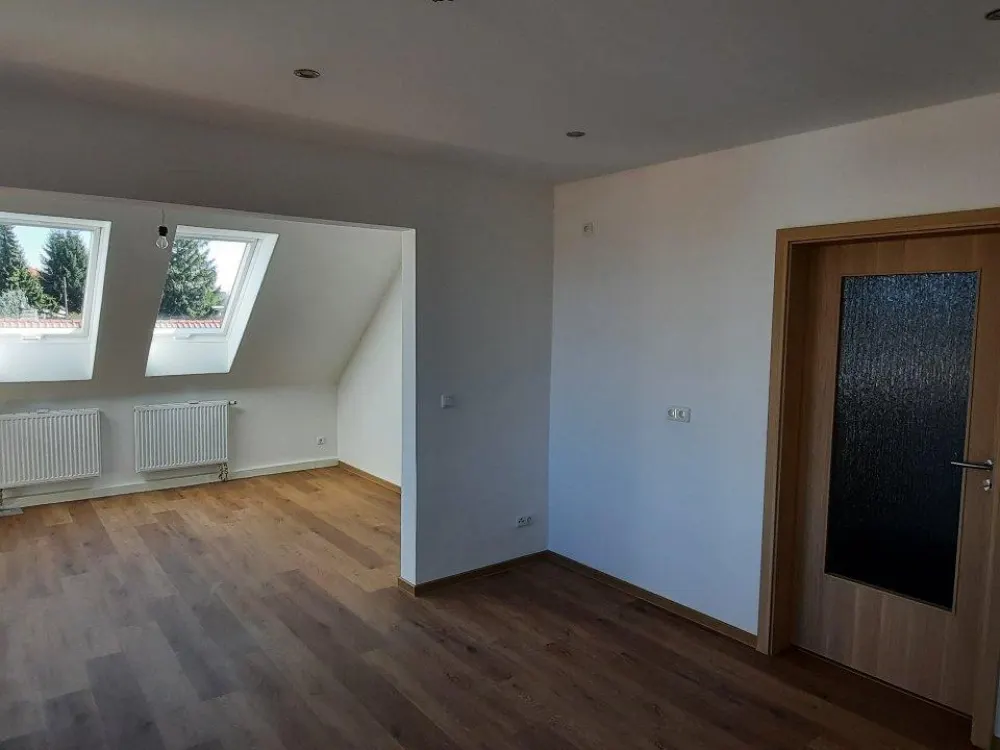 - Erstbezug - Komplett neu modernisierte Dachgeschosswohnung