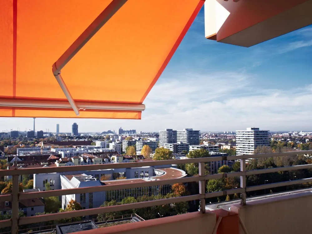 SCHWABING: Möbliertes 1-Zimmer-Apartment mit Loggia!