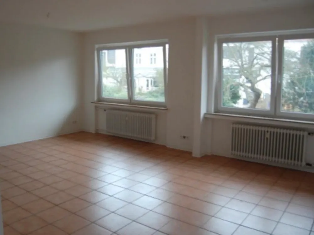 großzügige Maisonette-Wohnung mit Terrasse und Garten