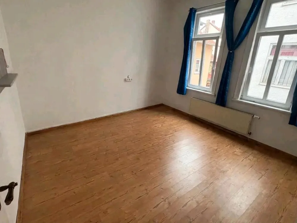 3-Room Apartment Arnstadt 110sqm, Bathtub, Daylight Bathroom, Tiled Stove, Fitted Kitchen