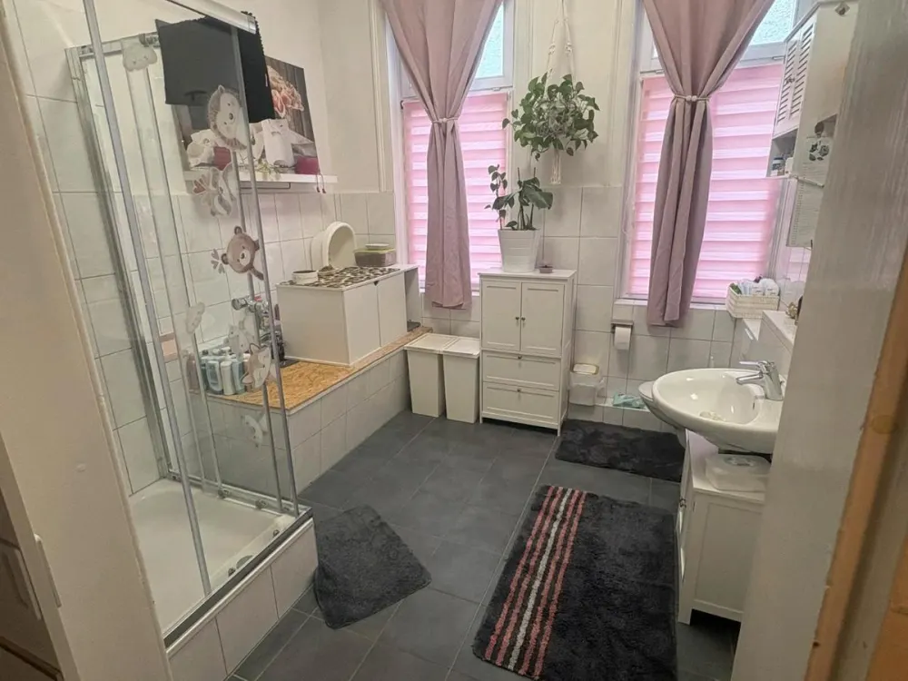 3-Room Apartment Arnstadt 110sqm, Bathtub, Daylight Bathroom, Tiled Stove, Fitted Kitchen