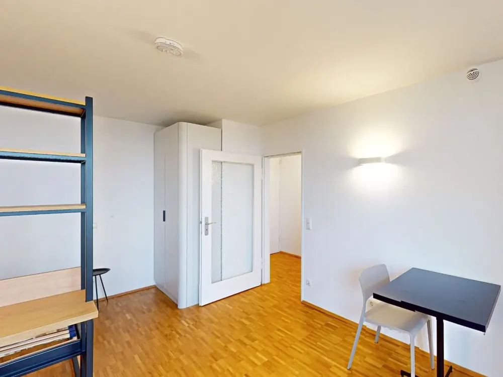 10. Etage Apartment mit Balkon, Aufzug und Tiefgarage in Erlangen