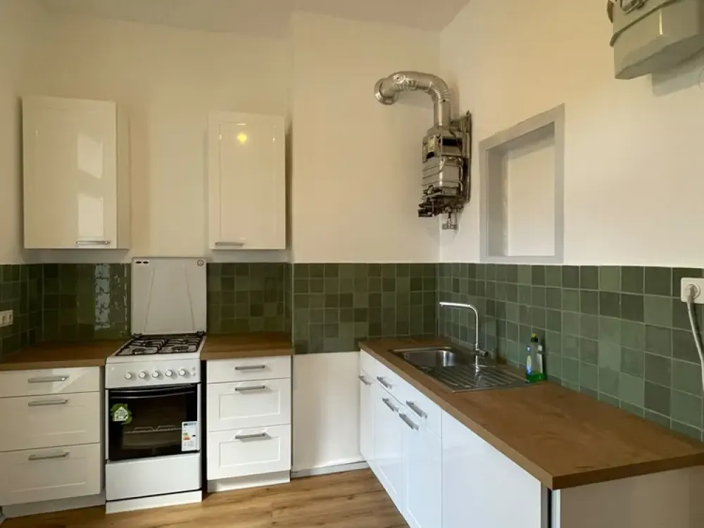 Old Building 4-Room Apartment in Nürnberg, St. Peter