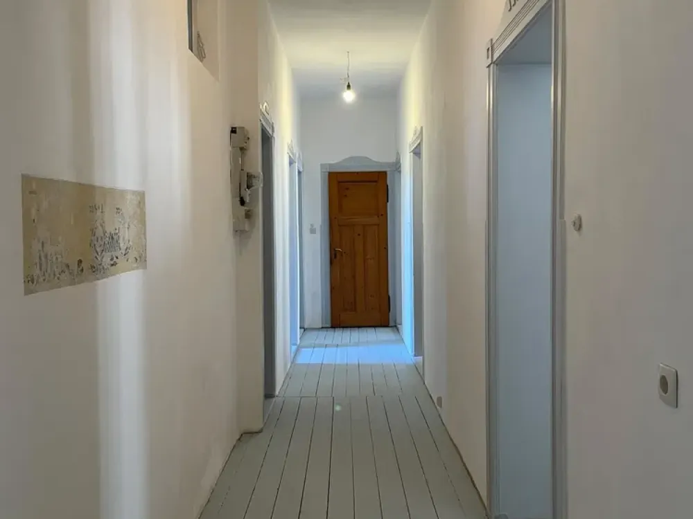 Old Building 4-Room Apartment in Nürnberg, St. Peter