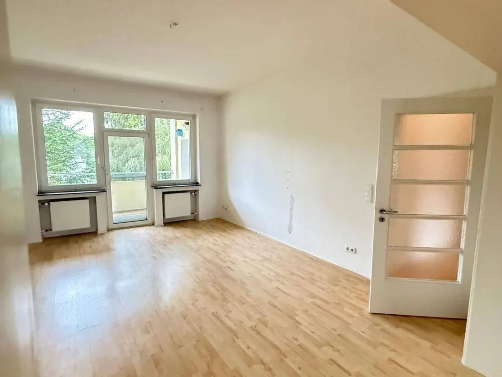 5-Raum-Wunder mit 2 Bäder und Balkon im Saarlandstraßen-Viertel!