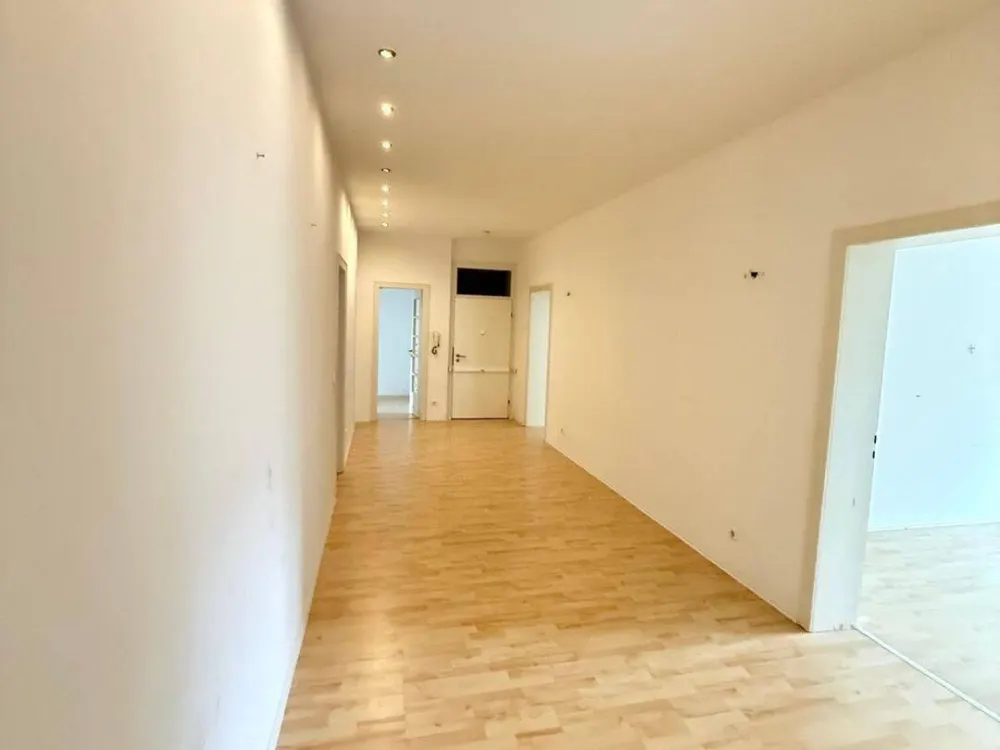 5-Raum-Wunder mit 2 Bäder und Balkon im Saarlandstraßen-Viertel!