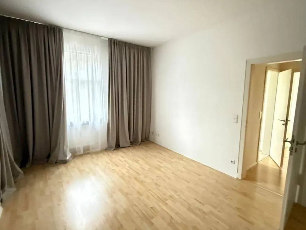 5-Raum-Wunder mit 2 Bäder und Balkon im Saarlandstraßen-Viertel!