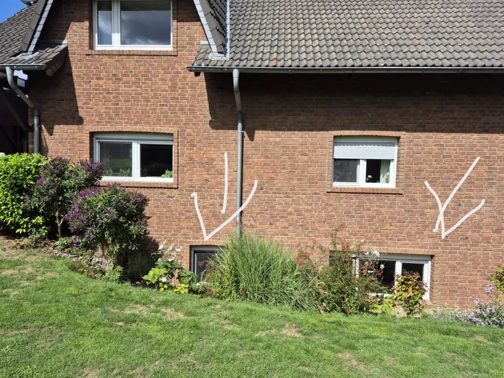 Möblierte modernisierte 2-Zimmer-Wohnung in Büsdorf (ruhige Ortslage)