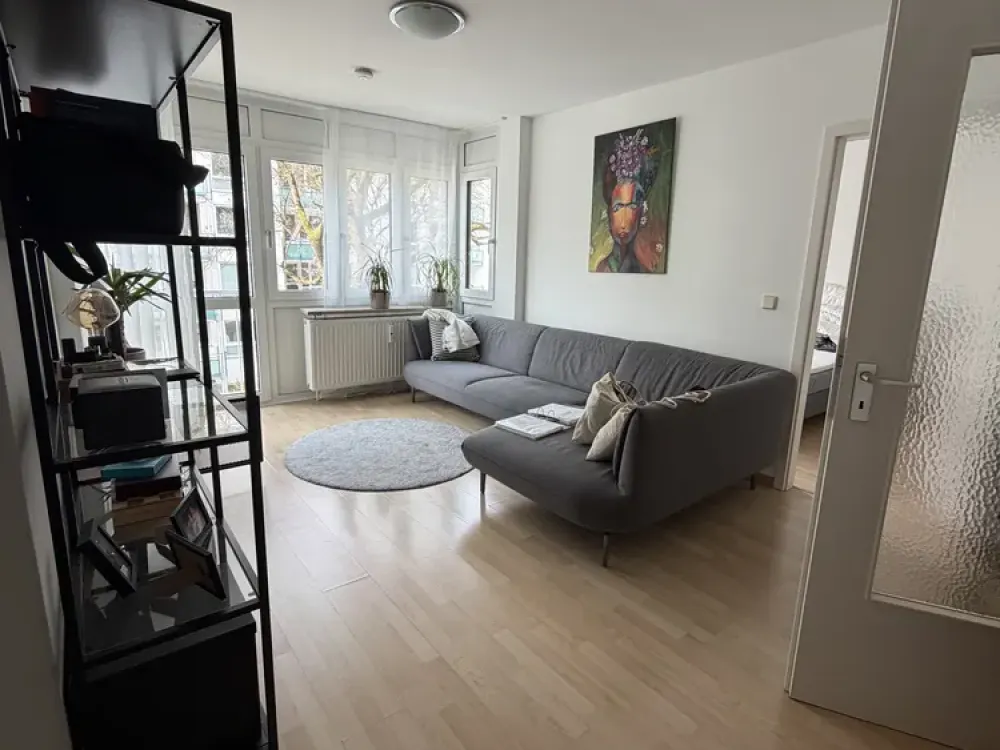 Charmante, zentrale 2-Zi-Whg mit EBK / Charming, centrally located 2-room flat