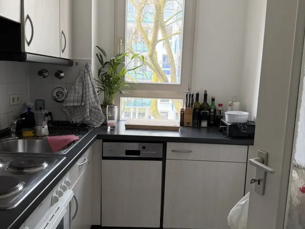 Charmante, zentrale 2-Zi-Whg mit EBK / Charming, centrally located 2-room flat