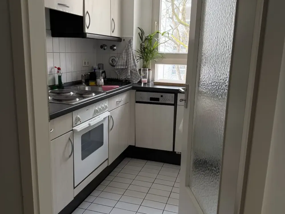 Charmante, zentrale 2-Zi-Whg mit EBK / Charming, centrally located 2-room flat