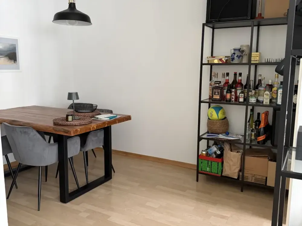 Charmante, zentrale 2-Zi-Whg mit EBK / Charming, centrally located 2-room flat