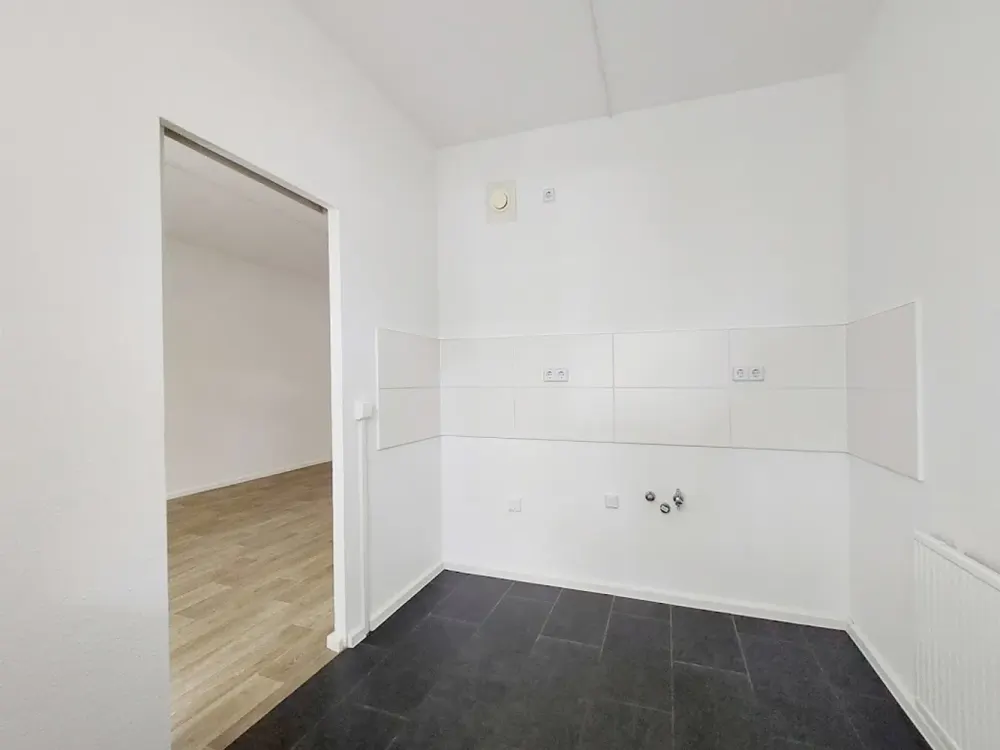 Gorbitz Shine & Renovation: Dreamy 3-Room Apartment in Dresden Awaits You!