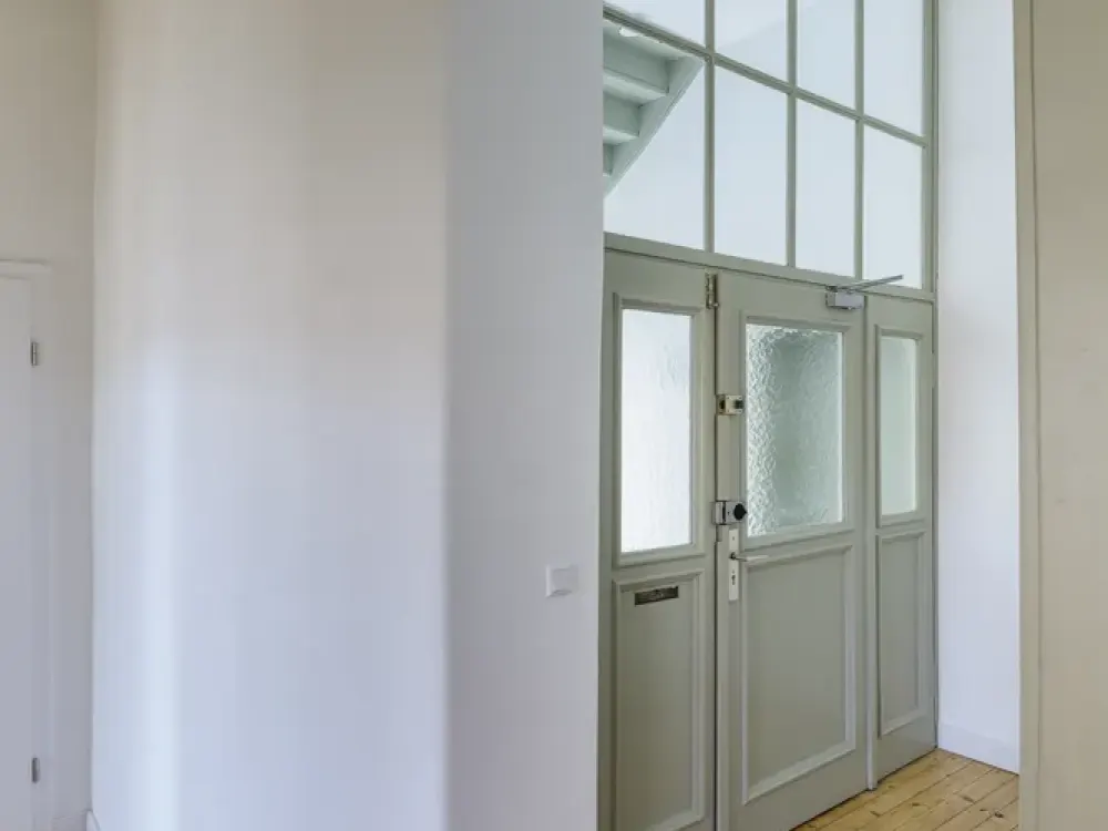 Exklusive Wohnung mit hochwertiger Einbauküche und Balkon