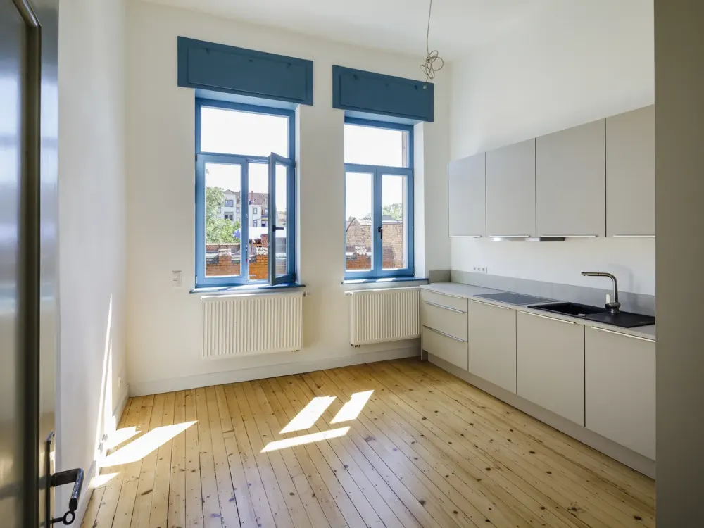 Exklusive Wohnung mit hochwertiger Einbauküche und Balkon