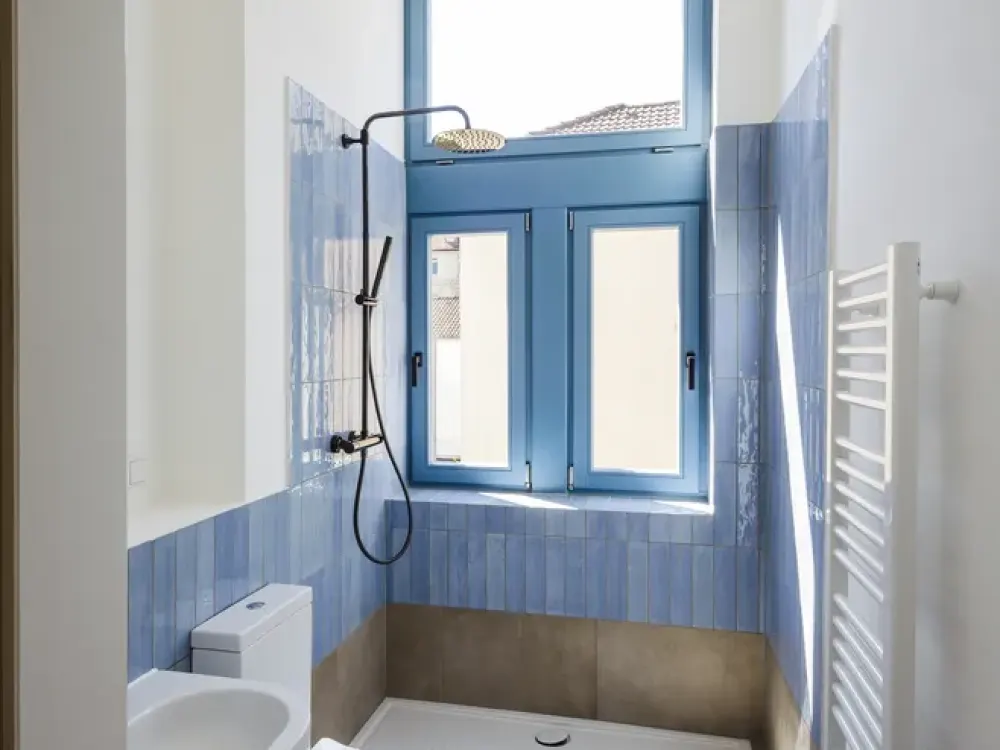 Exklusive Wohnung mit hochwertiger Einbauküche und Balkon