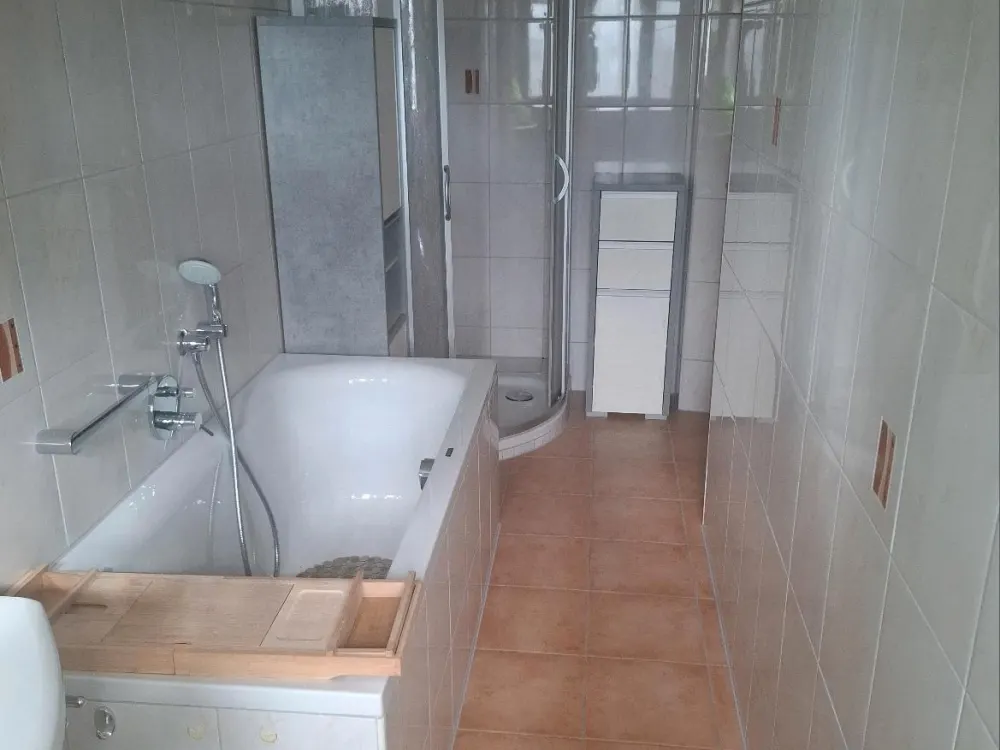 2 Zimmer Wohnung mit großen Garten und Freisitz
