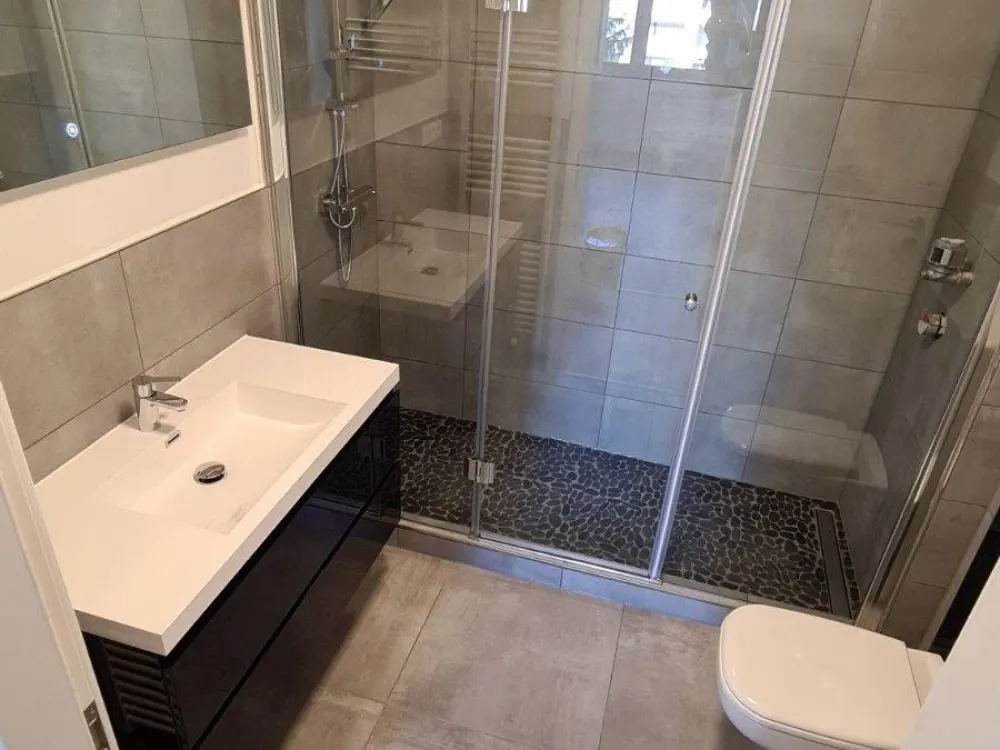Kernsanierte 3-Zimmer Wohnung 100qm mit 2 Balkonen in Langenhagen