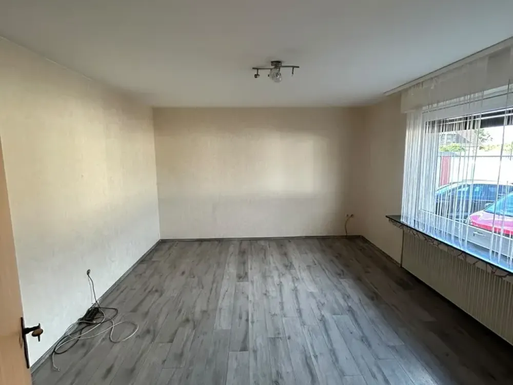 Viel Platz für alle: 6-Zimmer-Wohnung in Duisburg Serm
