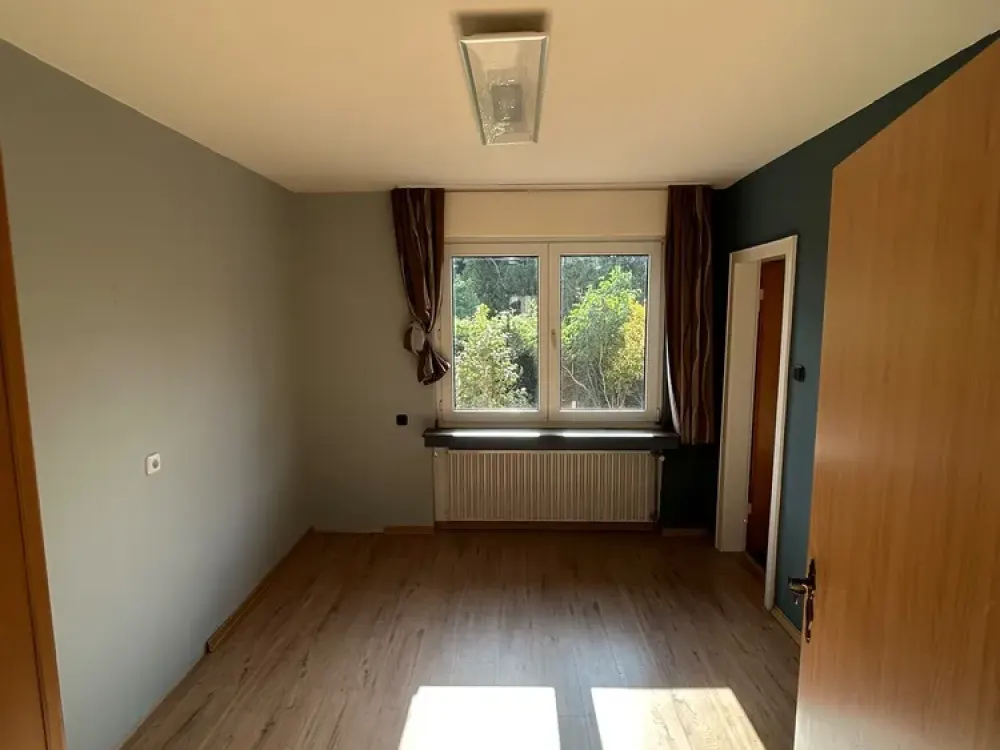 Viel Platz für alle: 6-Zimmer-Wohnung in Duisburg Serm