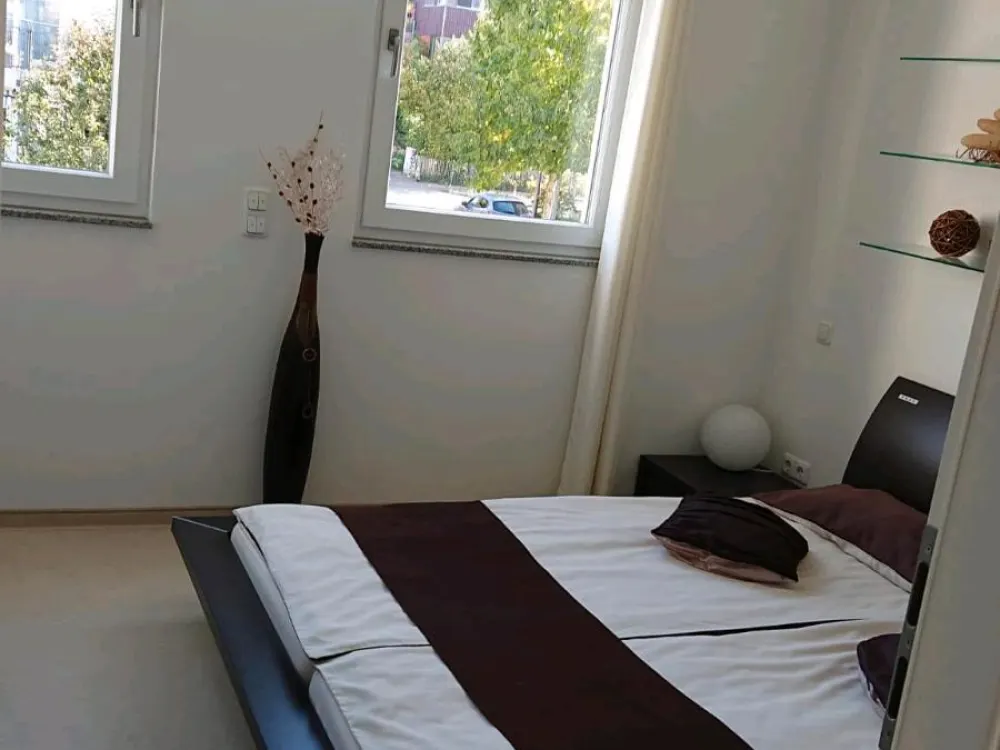 Modern möblierte 4 Zimmer Wohnung in Frankfurt zu vermieten.