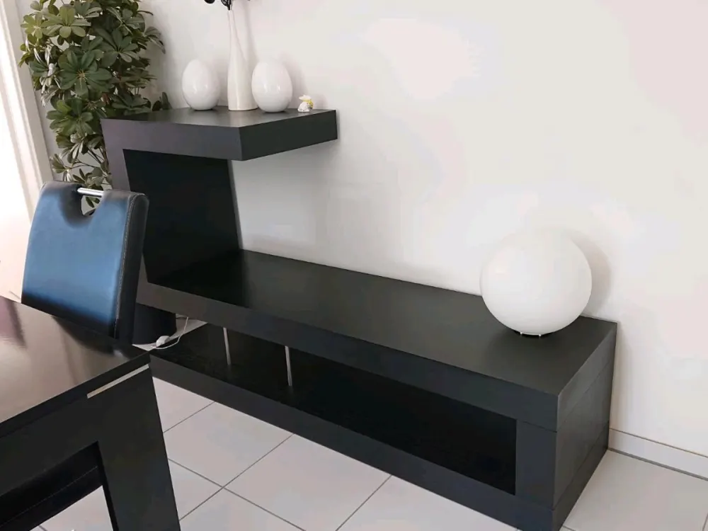 Modern möblierte 4 Zimmer Wohnung in Frankfurt zu vermieten.