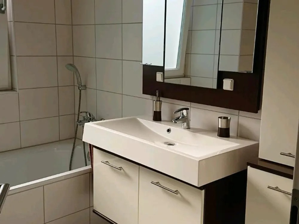 Modern möblierte 4 Zimmer Wohnung in Frankfurt zu vermieten.