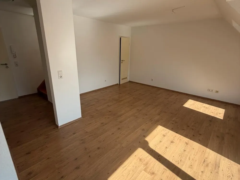 Modern 2-Room Apartment with Built-in Kitchen & Balcony in Bremen Kattenturm