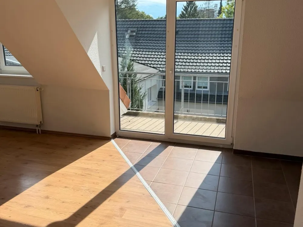 Modern 2-Room Apartment with Built-in Kitchen & Balcony in Bremen Kattenturm