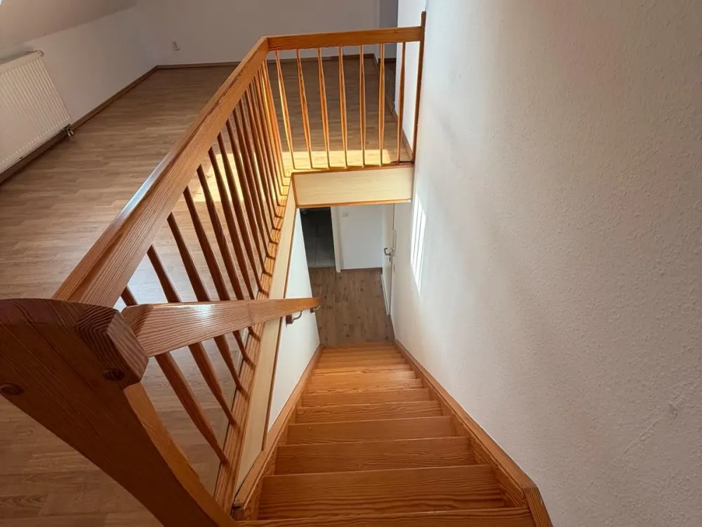 Modern 2-Room Apartment with Built-in Kitchen & Balcony in Bremen Kattenturm