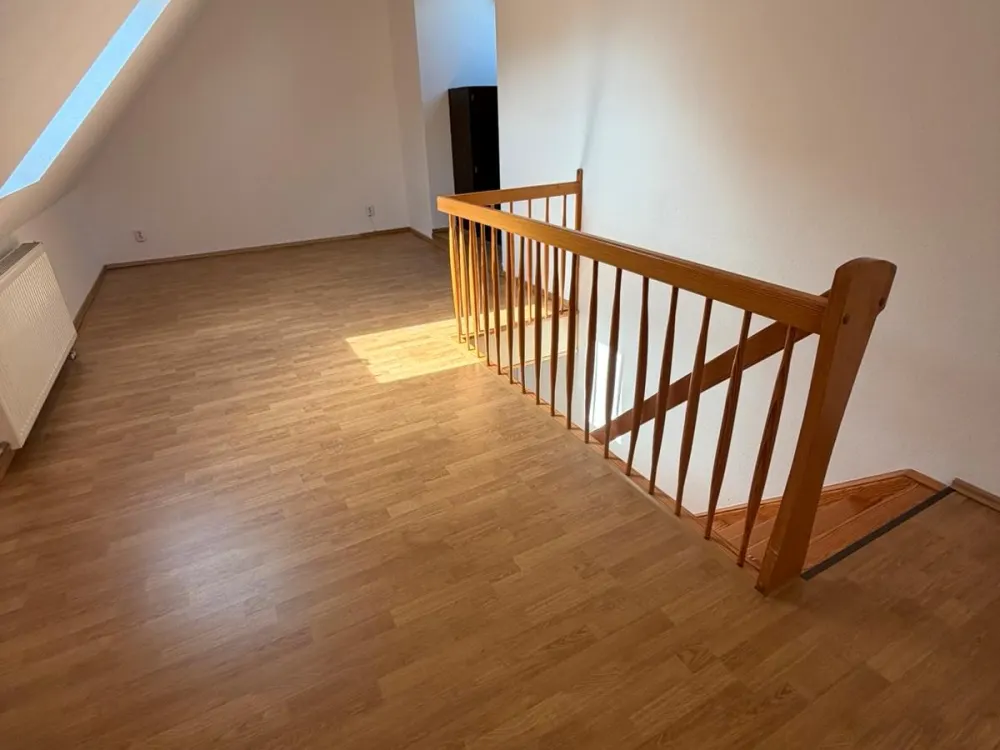 Modern 2-Room Apartment with Built-in Kitchen & Balcony in Bremen Kattenturm