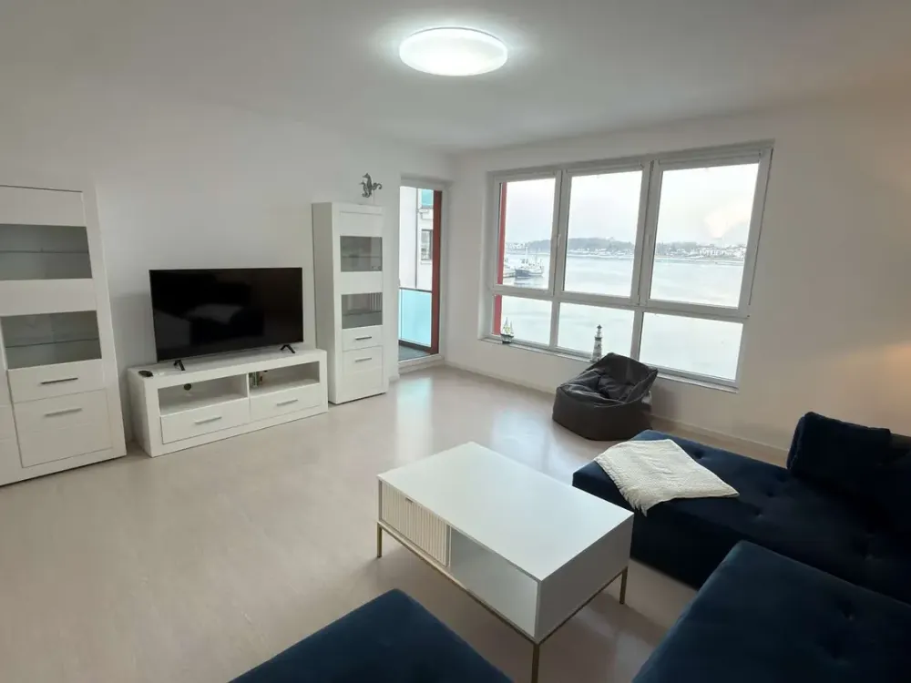 Furnished Living with Water View | www.LUTTER.net