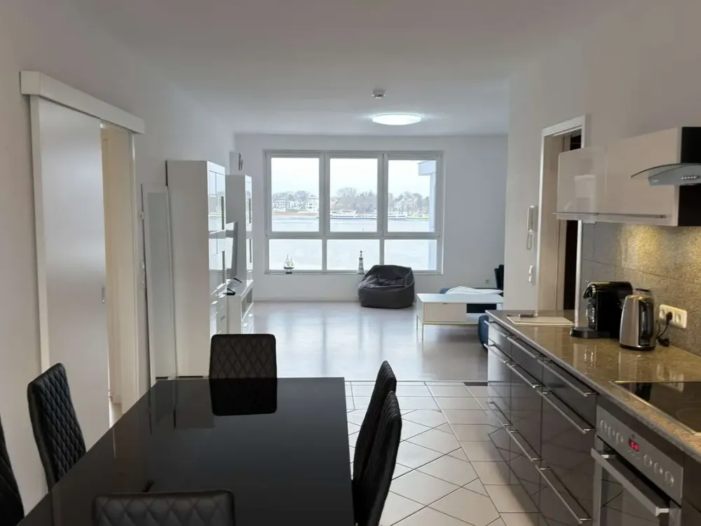 Furnished Living with Water View | www.LUTTER.net