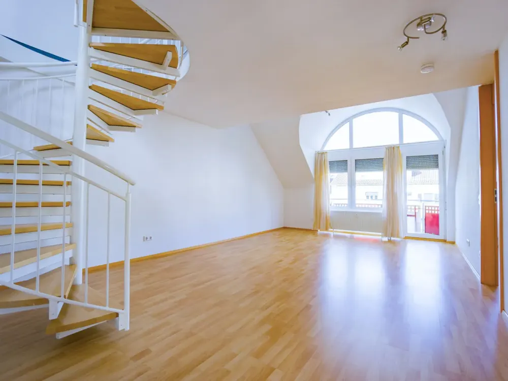 Moderne 4 Zimmer Dachgeschoss-Wohnung mit Galerie & Balkon