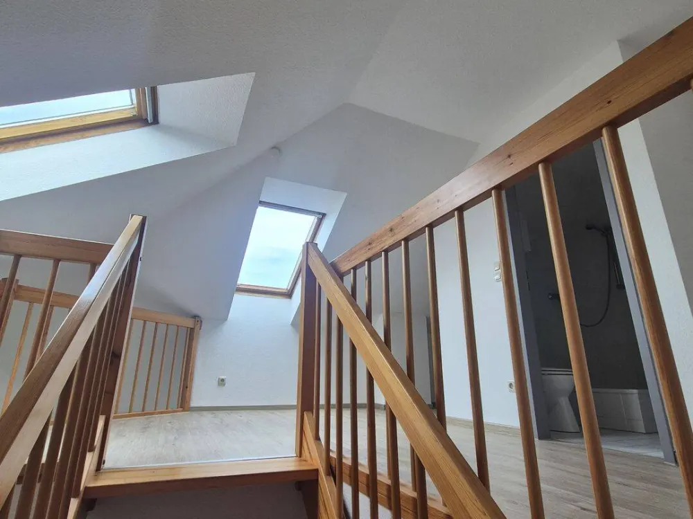 Exklusives Wohnen über den Dächern Rostocks: Einzigartige Maisonette-Dachgeschosswohnung am Sternplatz
