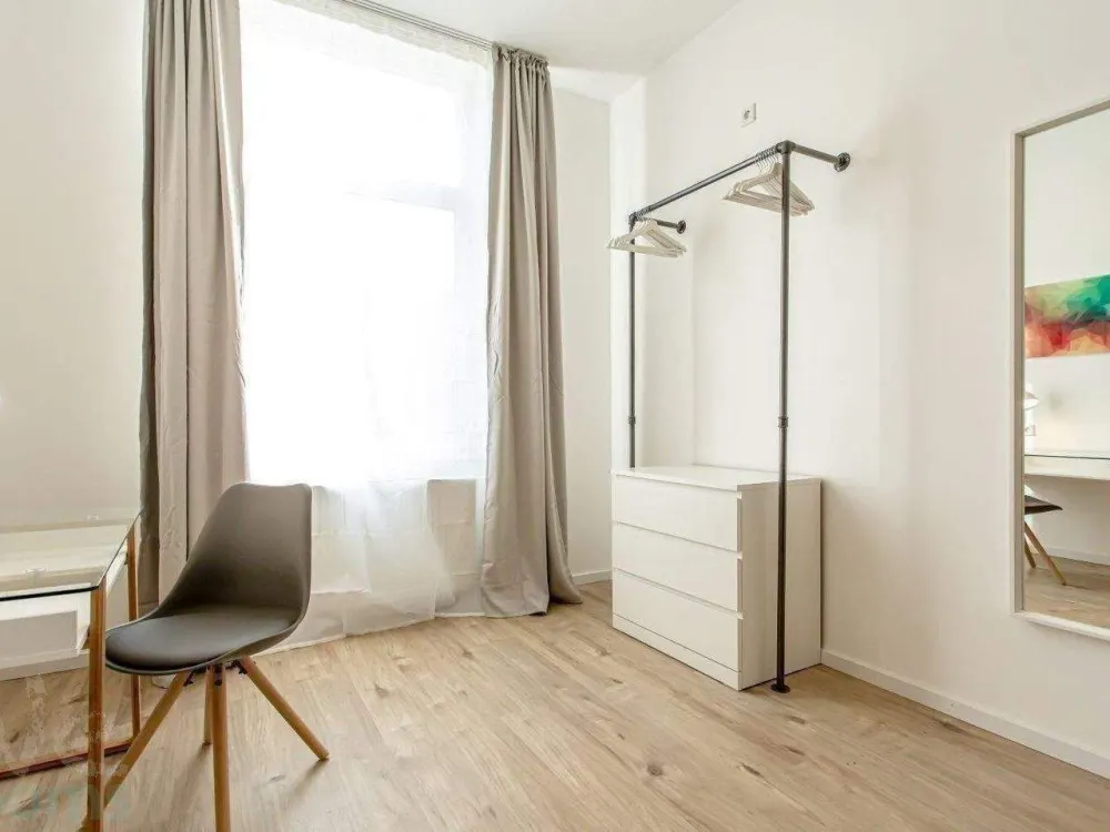 Ab 01.01.2027 - modern ausgestattetes Zimmer in gehobener 2er WG - mit Altbaucharme