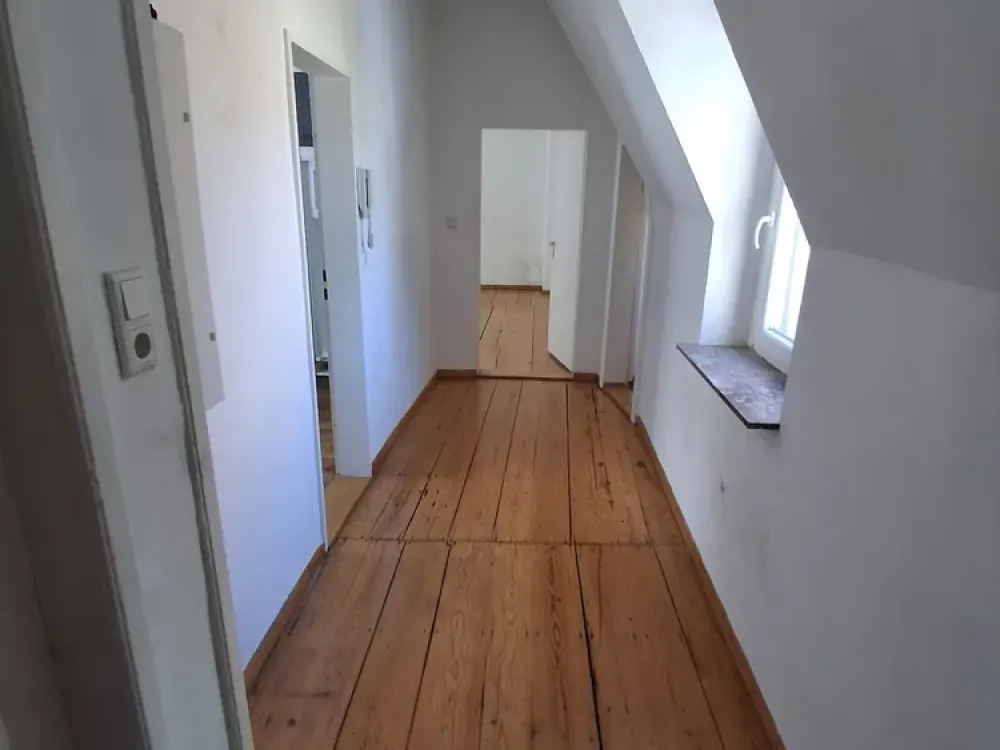 Sachsenhausen: Charmante 2-Zimmer Altbau- Wohnung