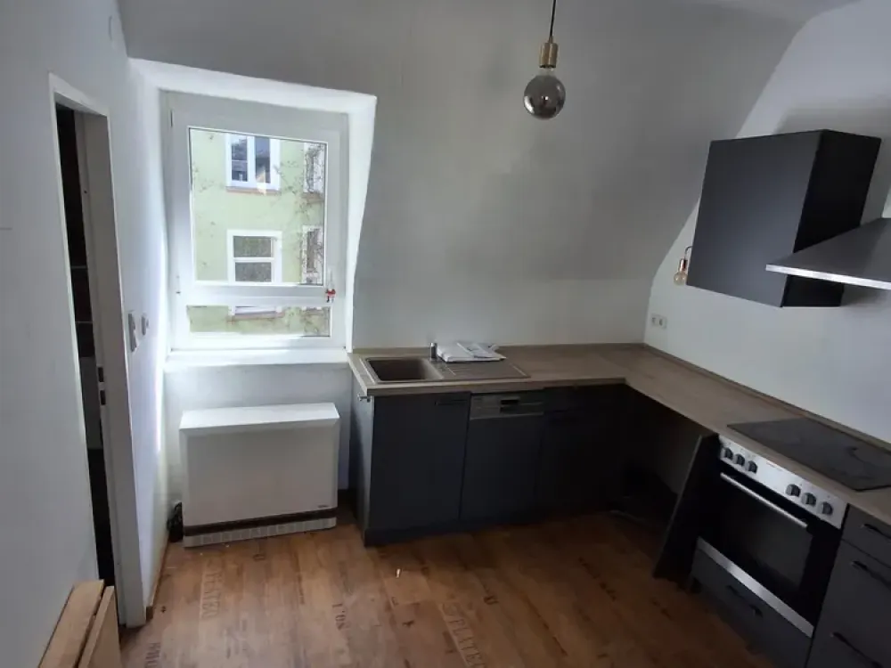 Sachsenhausen: Charmante 2-Zimmer Altbau- Wohnung