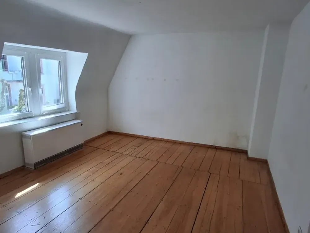 Sachsenhausen: Charmante 2-Zimmer Altbau- Wohnung