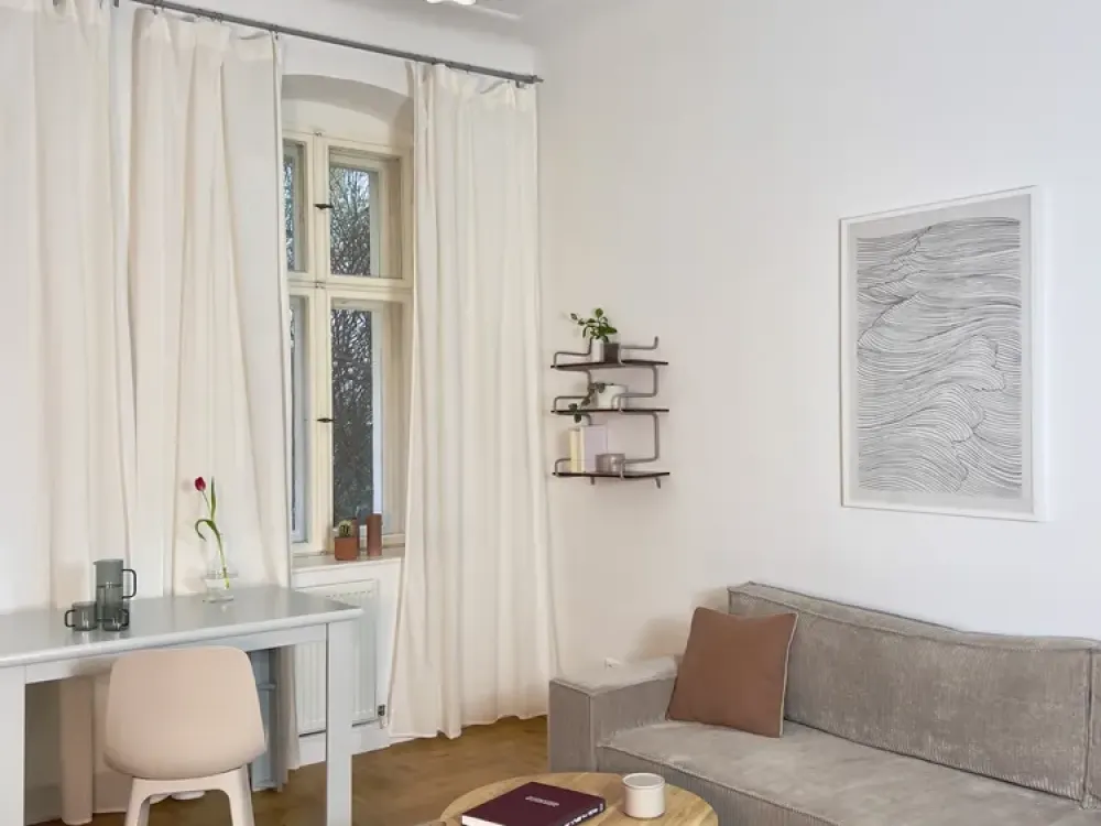 Charming, quiet, fully furnished apartment in a beautiful historic building, Charlottenburg