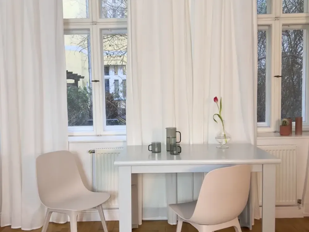 Charming, quiet, fully furnished apartment in a beautiful historic building, Charlottenburg