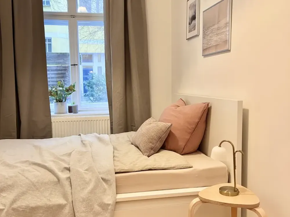 Charming, quiet, fully furnished apartment in a beautiful historic building, Charlottenburg