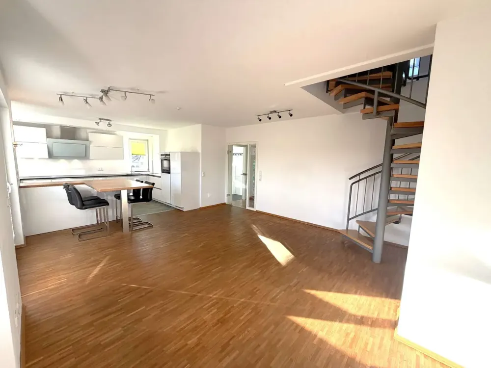 4 Zi.- Whg. 106m² - Einbauküche - Terrasse - 2 TG Stellplätze auf Wunsch